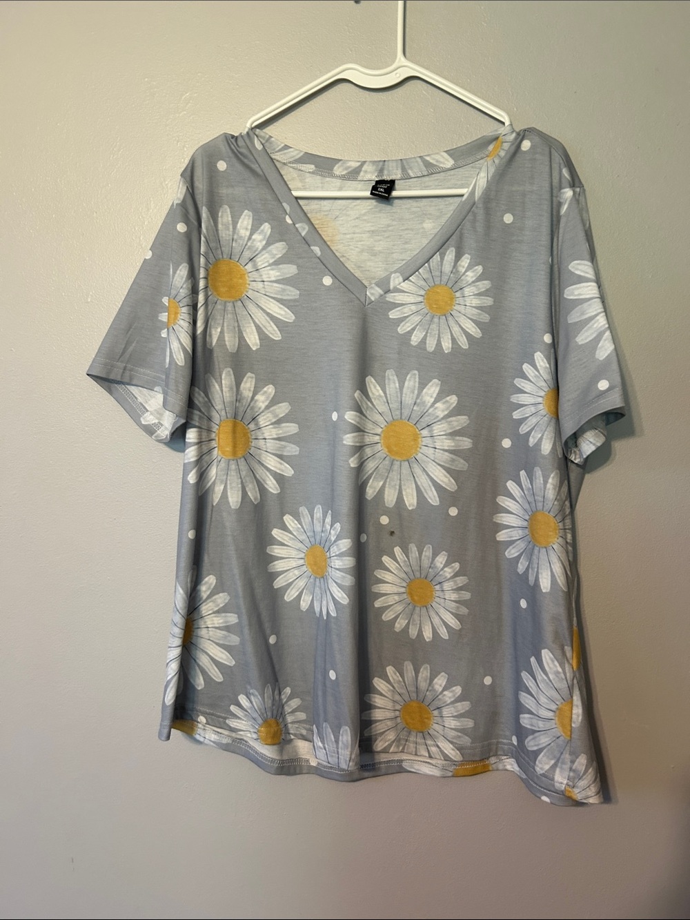 SHEIN Gray Daisy V-Neck Short Sleeve Tee with Yellow Centers